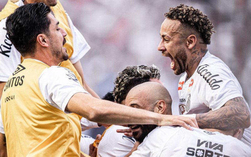 Na última rodada, contra o Cruzeiro, Neymar não marcou, mas prevaleceu a força da equipe que venceu e não caiu