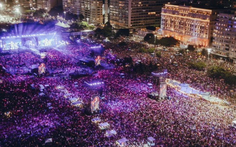 Com participação de cantores brasileiros, Shakira embalou mais de 2 milhões de pessoas, aproximadamente, durante Todo Mundo no Rio de 2026