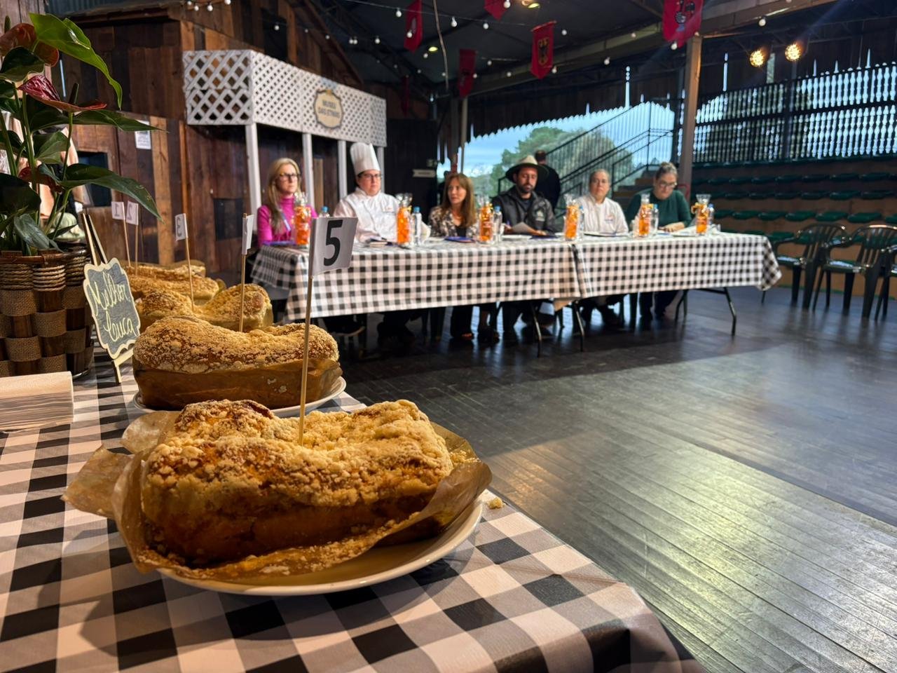 Tradicional de uva ou chocolate com caf&eacute;? Saiba qual &eacute; a melhor cuca da Festa da Col&ocirc;nia de Gramado