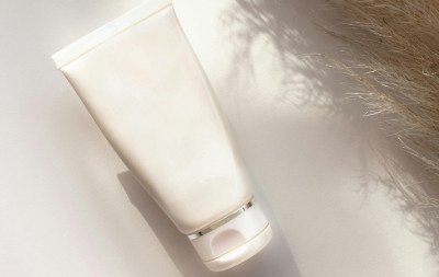 Anvisa proíbe uso e determina apreensão de hidratante facial; saiba por quê