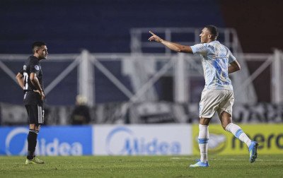Grêmio bate o Riestra, encerra seca como visitante e lidera grupo na Sul-Americana
