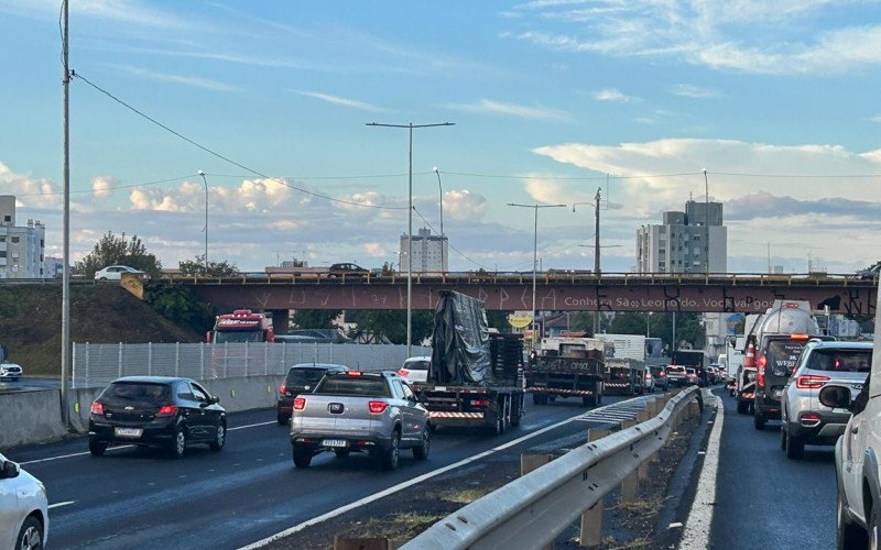 Colisão causou lentidão no trecho