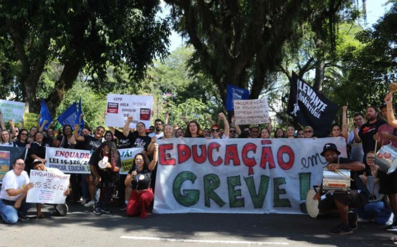 Professores em Greve em Canoas | abc+