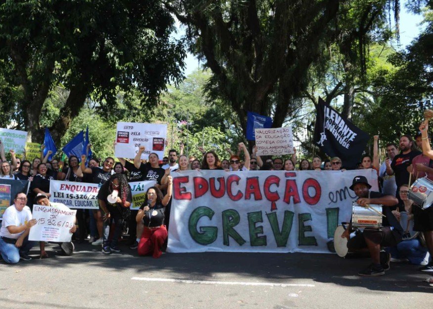 Greve dos professores de Canoas pode estender aulas at&eacute; janeiro de 2027, avalia Prefeitura