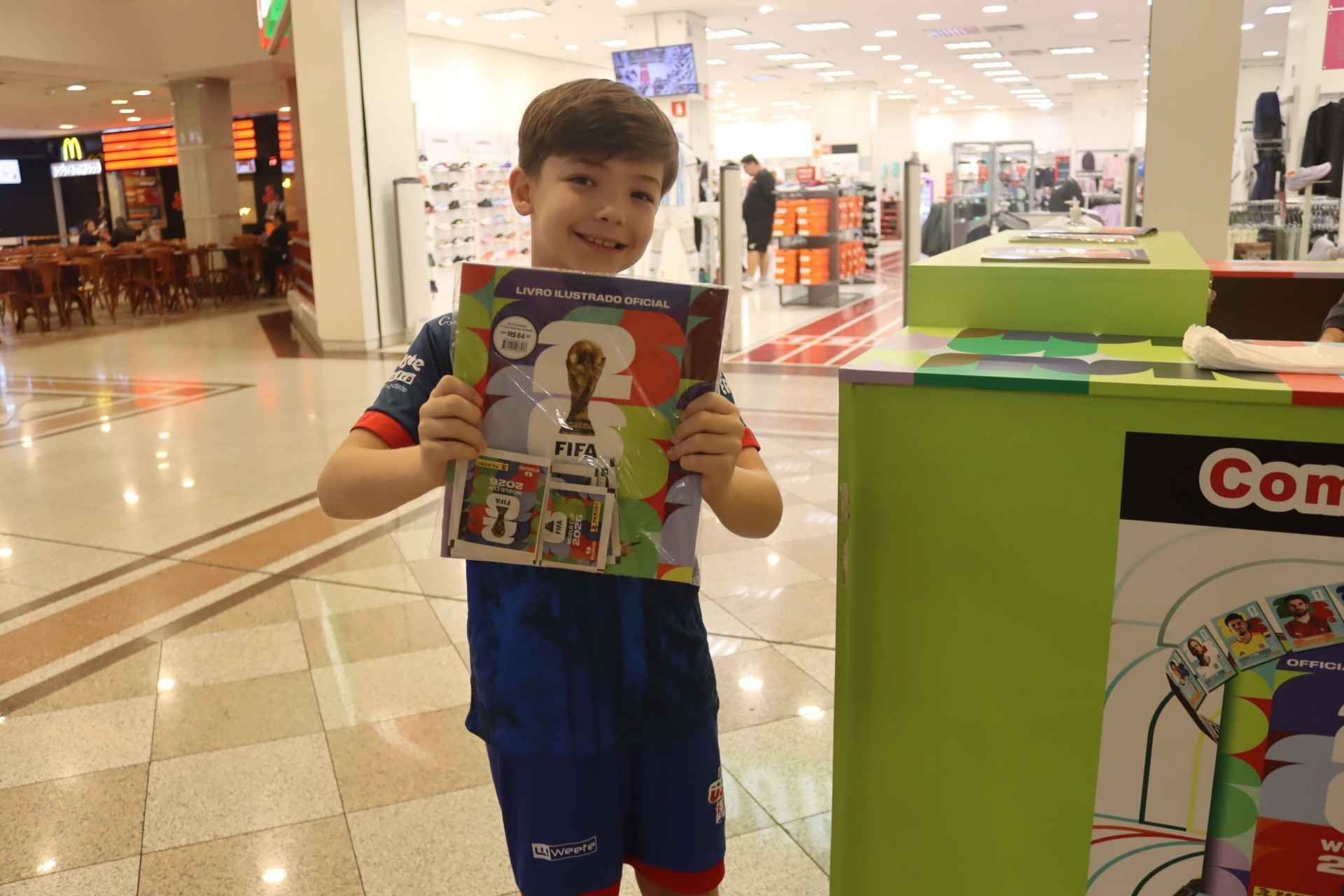 &Aacute;lbum da Copa do Mundo movimenta vendas e troca de figurinhas em Novo Hamburgo