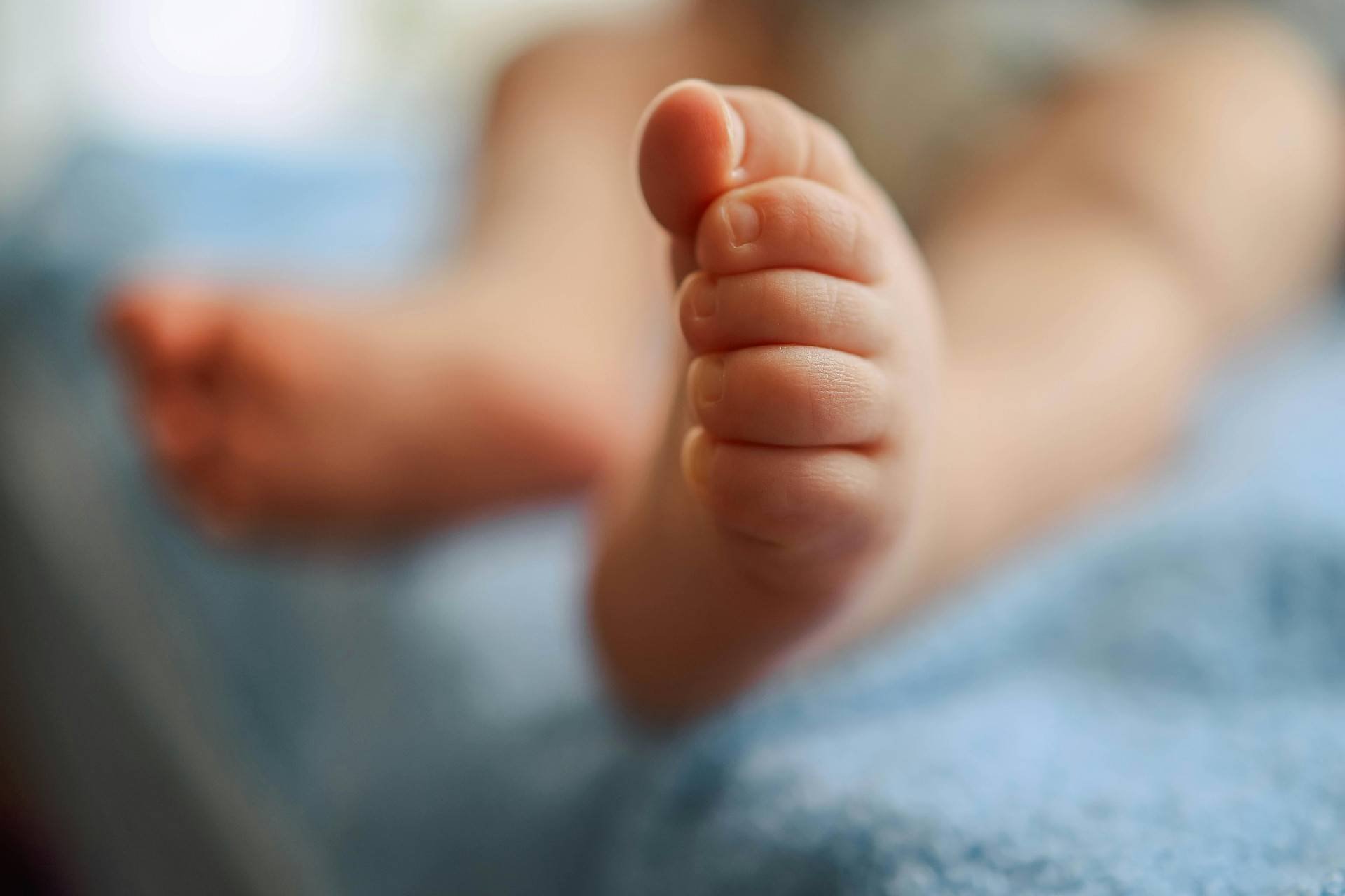 Beb&ecirc; de 1 ano morre atropelado pelo pai em manobra na garagem em SC