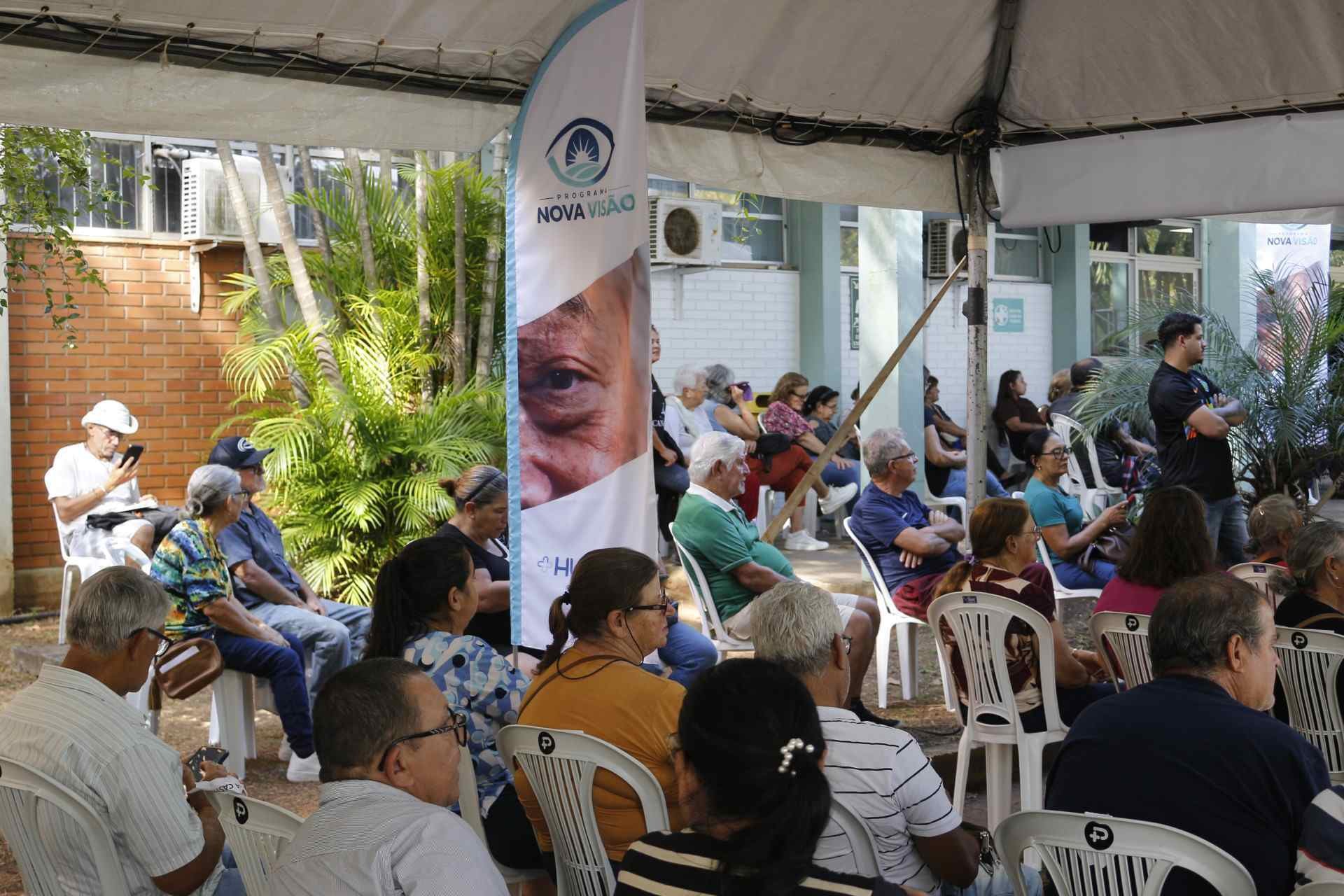 Mutir&atilde;o de oftalmologia atende centenas de pacientes idosos no Hospital Universit&aacute;rio