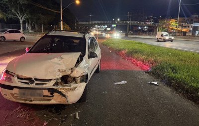 Motorista invade canteiro às margens da BR-116 e causa acidente em Novo Hamburgo