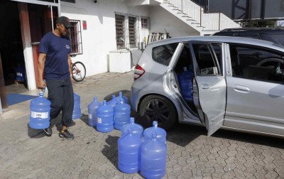 Diante das reclamações de água com gosto ruim, quase triplica a venda de bombonas em Canoas