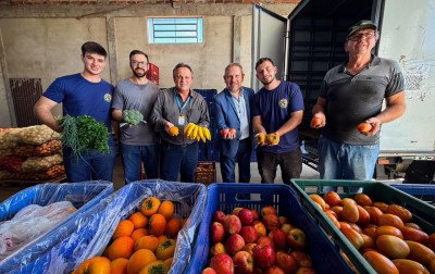 Quatro toneladas de alimentos saudáveis são distribuídos nas escolas municipais