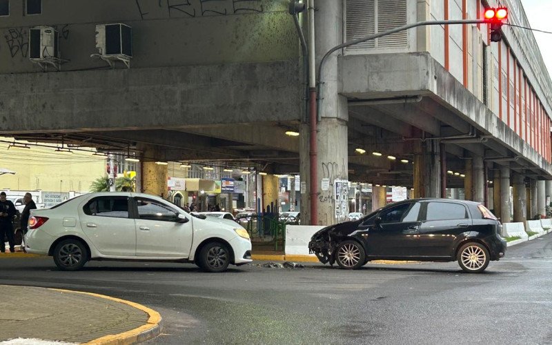 Colisão afetou o trânsito no Centro de Novo Hamburgo | abc+