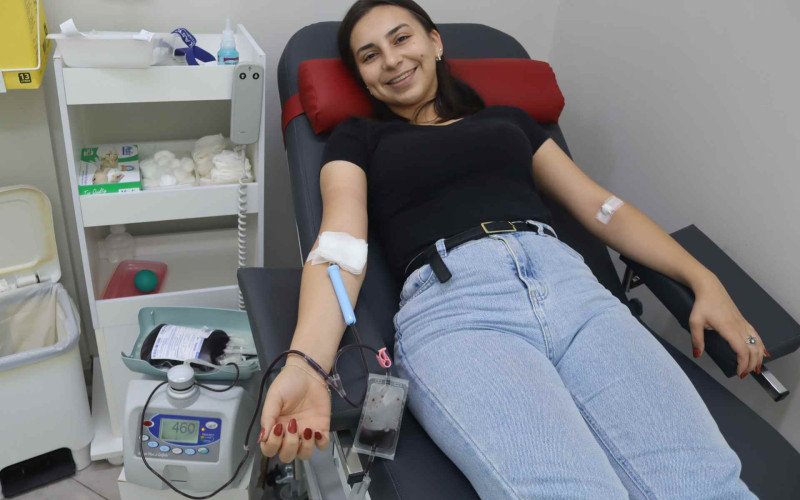 Andressa doou sangue pela s&eacute;tima vez nesta sexta-feira em Novo Hamburgo