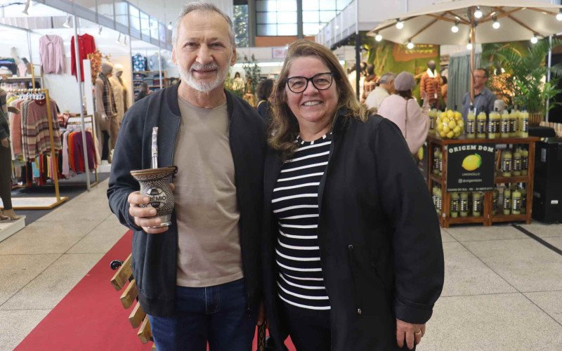 Paulo e Rosane, visitantes do Paraná na 5ª Tricofest | abc+