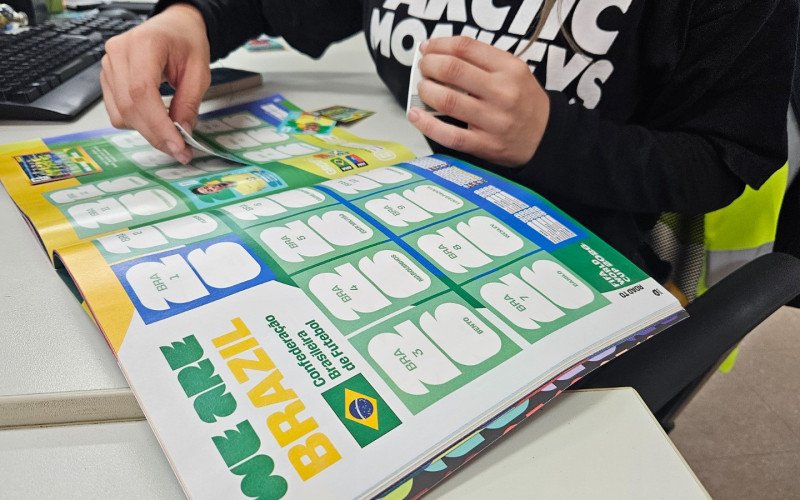 Troca de figurinhas do álbum da Copa do Mundo pode ser feita na Biblioteca Pública leopoldense