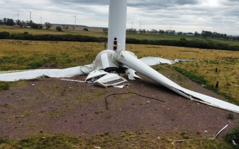 Turbina de aerogerador do Parque Eólico Cerro Chato caiu durante vendaval que atingiu Santana do Livramento | abc+
