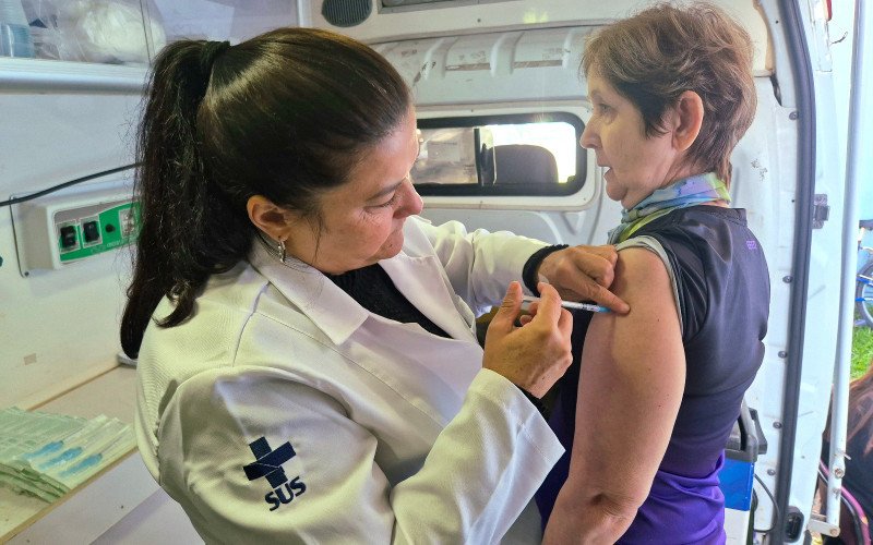 Unidade m&oacute;vel oferece vacina contra a gripe para grupos priorit&aacute;rios, neste s&aacute;bado
