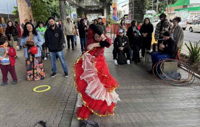 Em ato de resistência e visibilidade, artistas expõem trabalho em praça pública no Centro de Novo Hamburgo