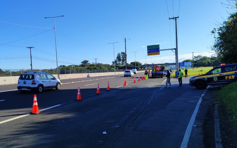 Bloqueio total em alça de acesso da BR-116 para a RS-118 neste sábado (9) | abc+
