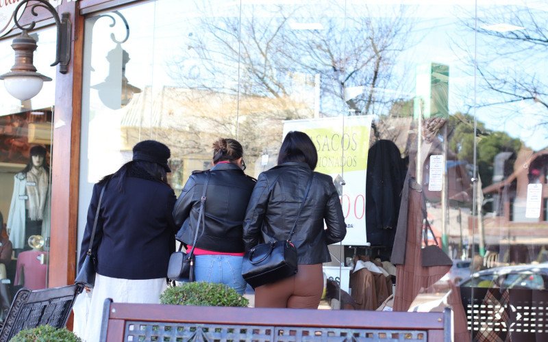 Procon de Canela orienta consumidores sobre compras em lojas físicas