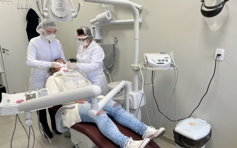 Maio Vermelho reforça prevenção e diagnóstico precoce do câncer bucal em Gramado