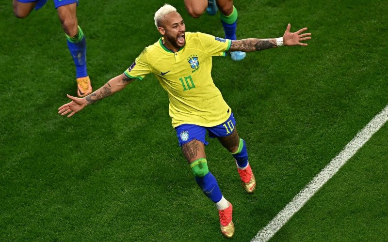 Neymar comemorou um gol que poderia ser histórico marcado sobre a Croácia na Copa