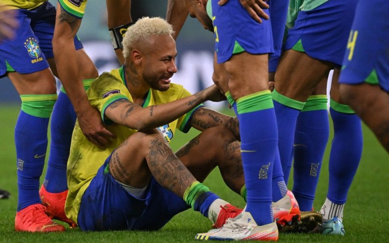 Faltando 4 minutos, a Croácia empatou; nos pênaltis, o Brasil foi superado e o craque desabou no gramado