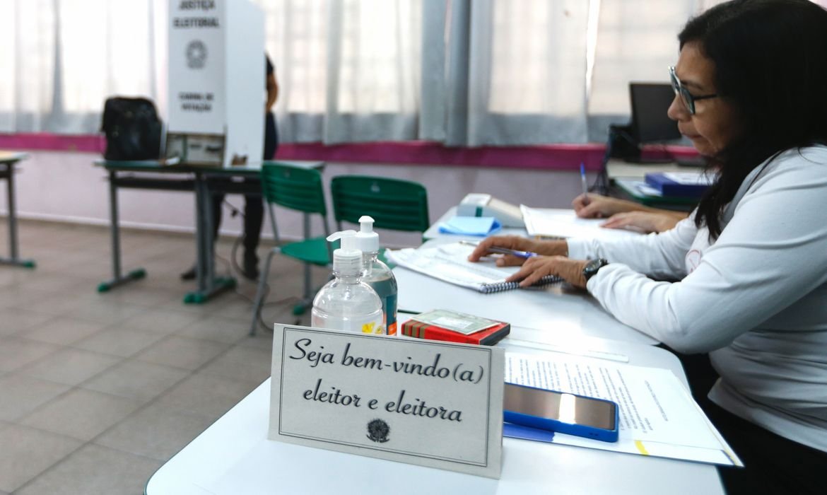 Eleições 2026: Saiba os benefícios e como o eleitor pode se inscrever para ser mesário voluntário