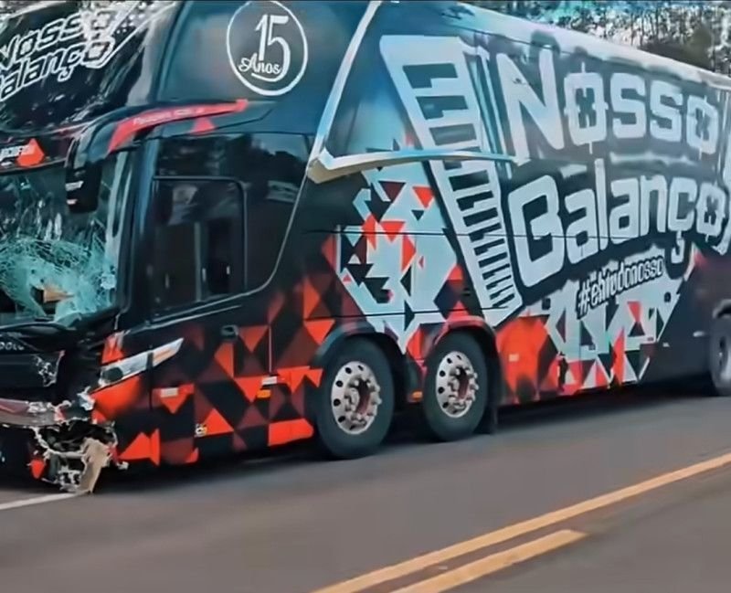 Motociclista morre em colisão frontal com ônibus de banda gaúcha