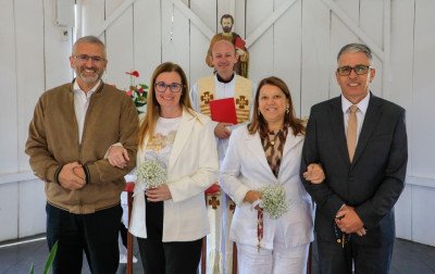 Casamento na Festa da Colônia: Casais renovam votos matrimoniais no evento em Gramado
