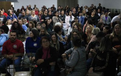 Professores municipais de Canoas decidem manter a greve