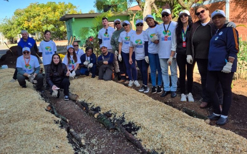 Projeto Educar Crescer realiza primeiro SAF (Sistema Agroflorestal) na EMEJA Anísio Teixeira, em Esteio
