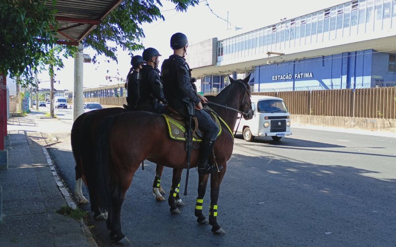 Regimento Montado da Brigada Militar reforçou a Estação Fátima, em Canoas  | abc+