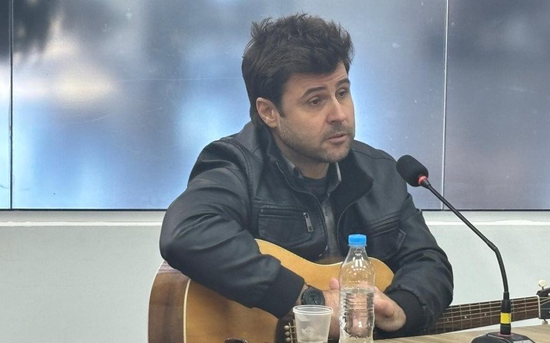 Vocalista Jonathan Corrêa