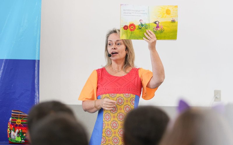 Cerca de 5 mil alunos de Portão participam do projeto "Autor na Escola"
