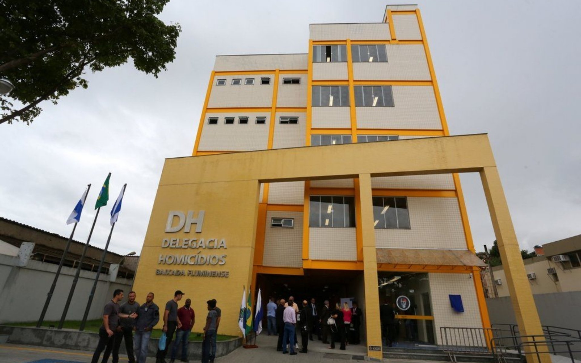 Menina de 13 anos morre após ser encontrada com sinais de violência e madrasta é presa