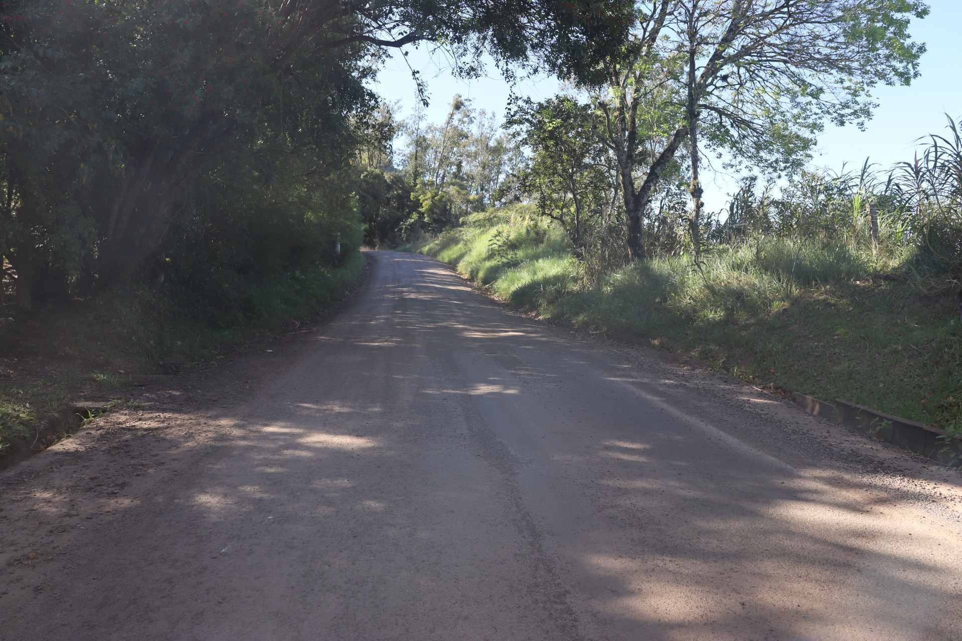 Trecho do acesso ao Morro Ferrabraz ser&aacute; asfaltado; veja prazo