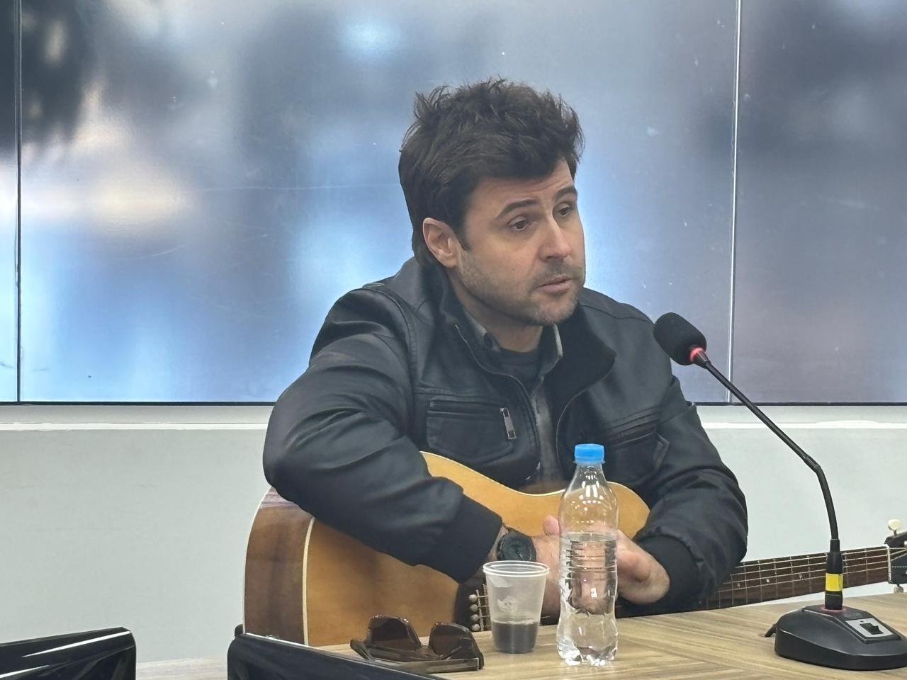 “Hoje o show está mais intenso”: Jonathan Corrêa comenta expectativa para show do Reação em Cadeia em Novo Hamburgo