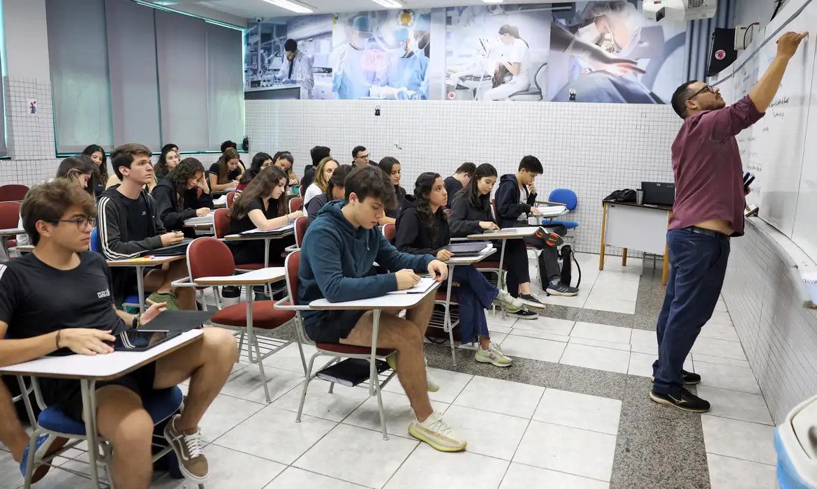 Desenrola Fies: Começa prazo para estudantes renegociarem dívidas; entenda