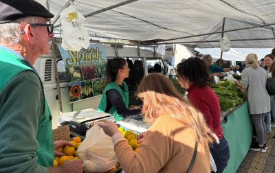 Feira do Produtor reúne famílias e celebra 37 anos de tradição em Novo Hamburgo