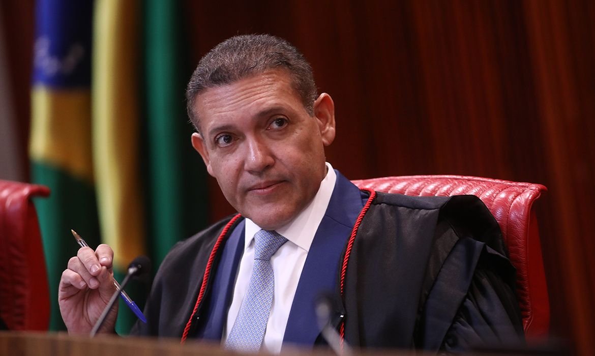Festa de Nunes Marques tem u&iacute;sque, ministro no palco e ingresso de R$ 800