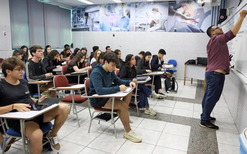 Desenrola Fies: estudante pode renegociar dívida a partir desta quarta | abc+