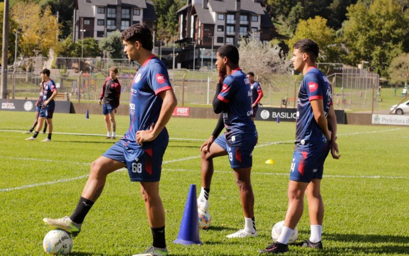 Grupo de jogadores se prepara para iniciar campanha na competição | abc+