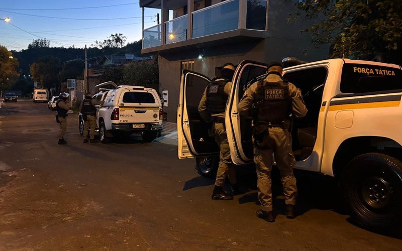 Matadores e operadores financeiros de facção são alvos de megaoperação no Vale do Sinos