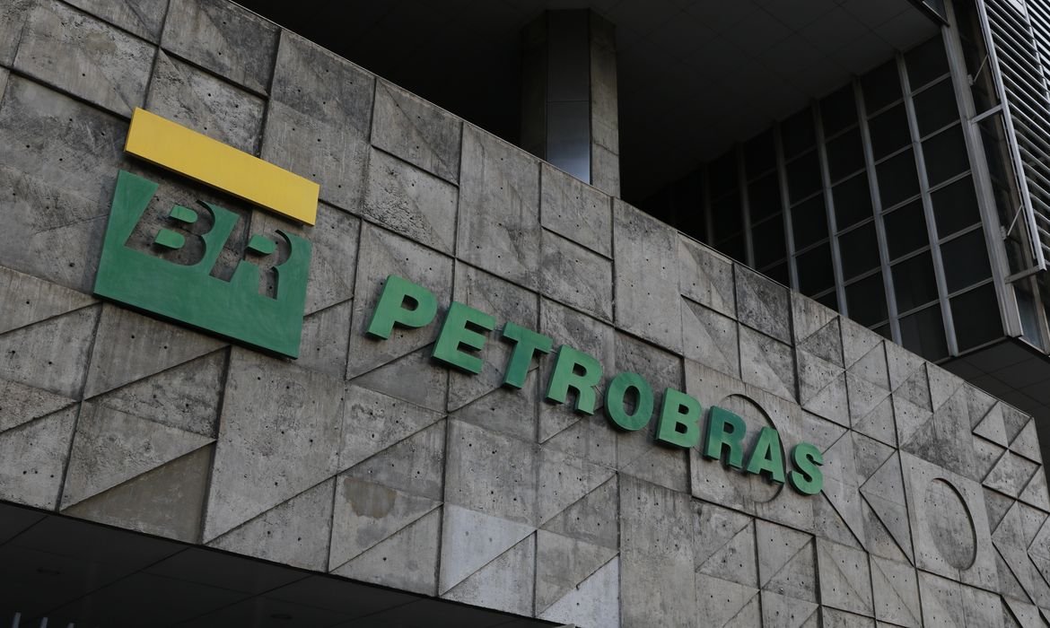 Petrobras abre 150 vagas em programa de estágio; há oportunidades na região