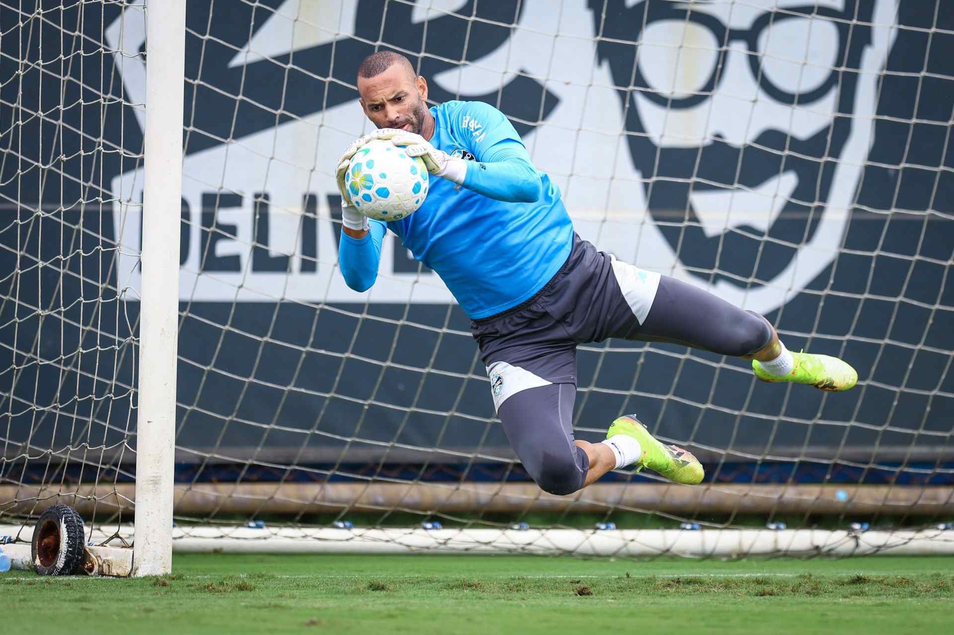 Weverton aparece entre os pré-convocados de Ancelotti para a Copa do Mundo
