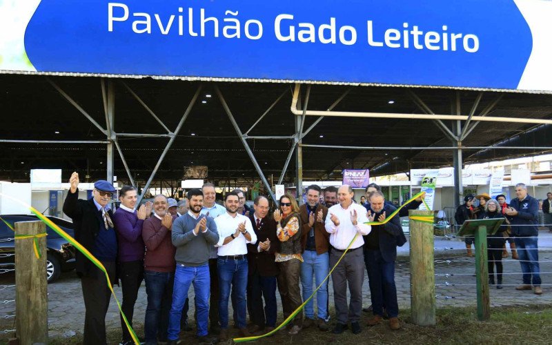 Autoridades descerraram ontem a fita de abertura do evento