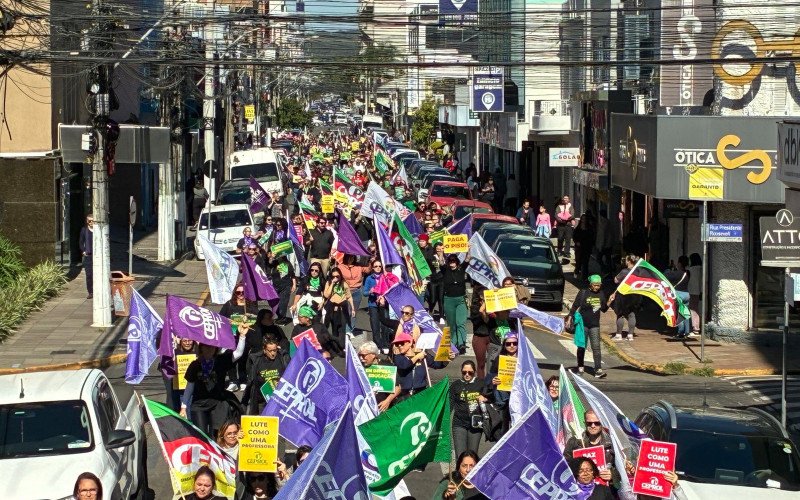 Professores municipais reivindicam valorização em atos e paralisação