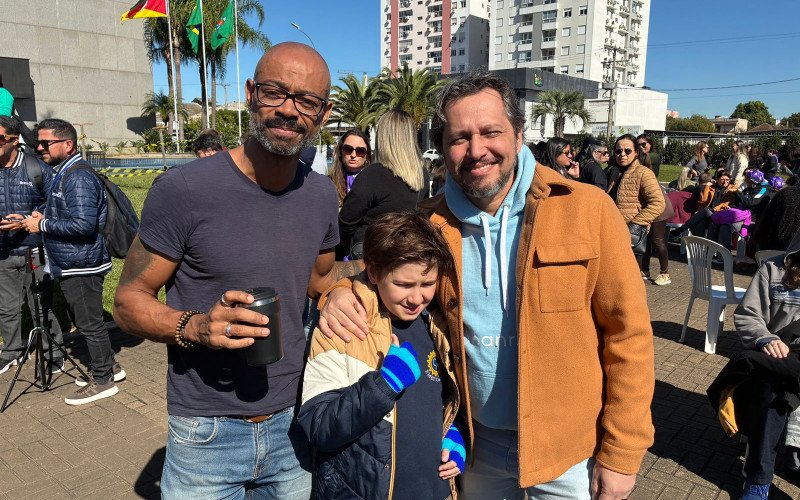 Carlos Ferreira e Jader Santini no ato dos professores em frente à Prefeitura