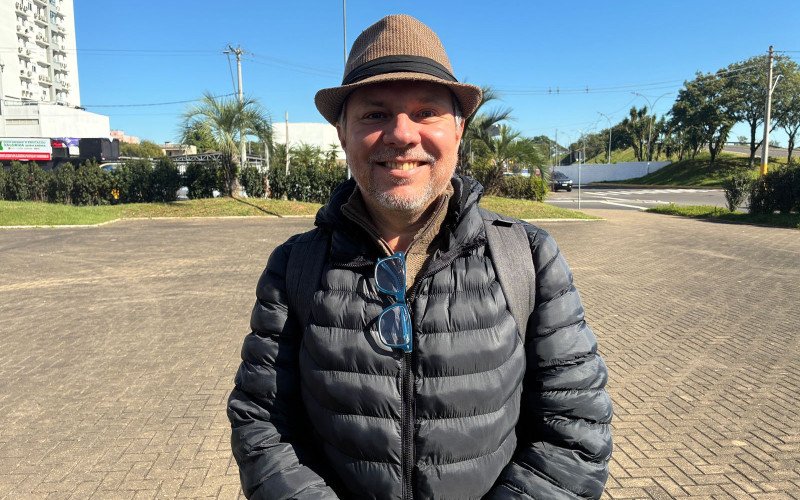 Christian Arnold Leite no ato dos professores em frente à Prefeitura