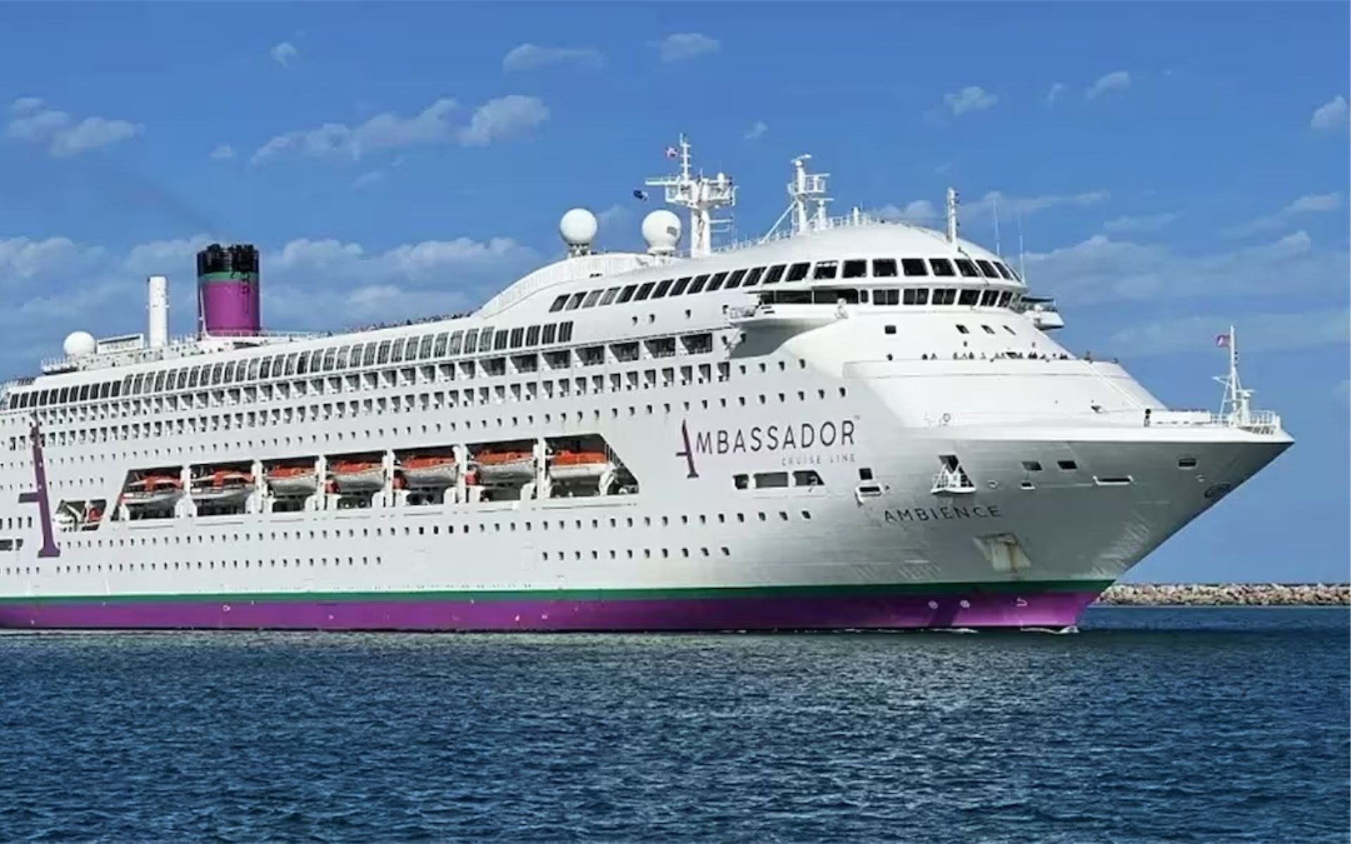 Fran&ccedil;a coloca navio com mais de mil pessoas a bordo em quarentena ap&oacute;s morte de passageiro